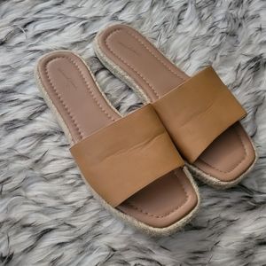 Universal Thread Beiege Sandals 8.5